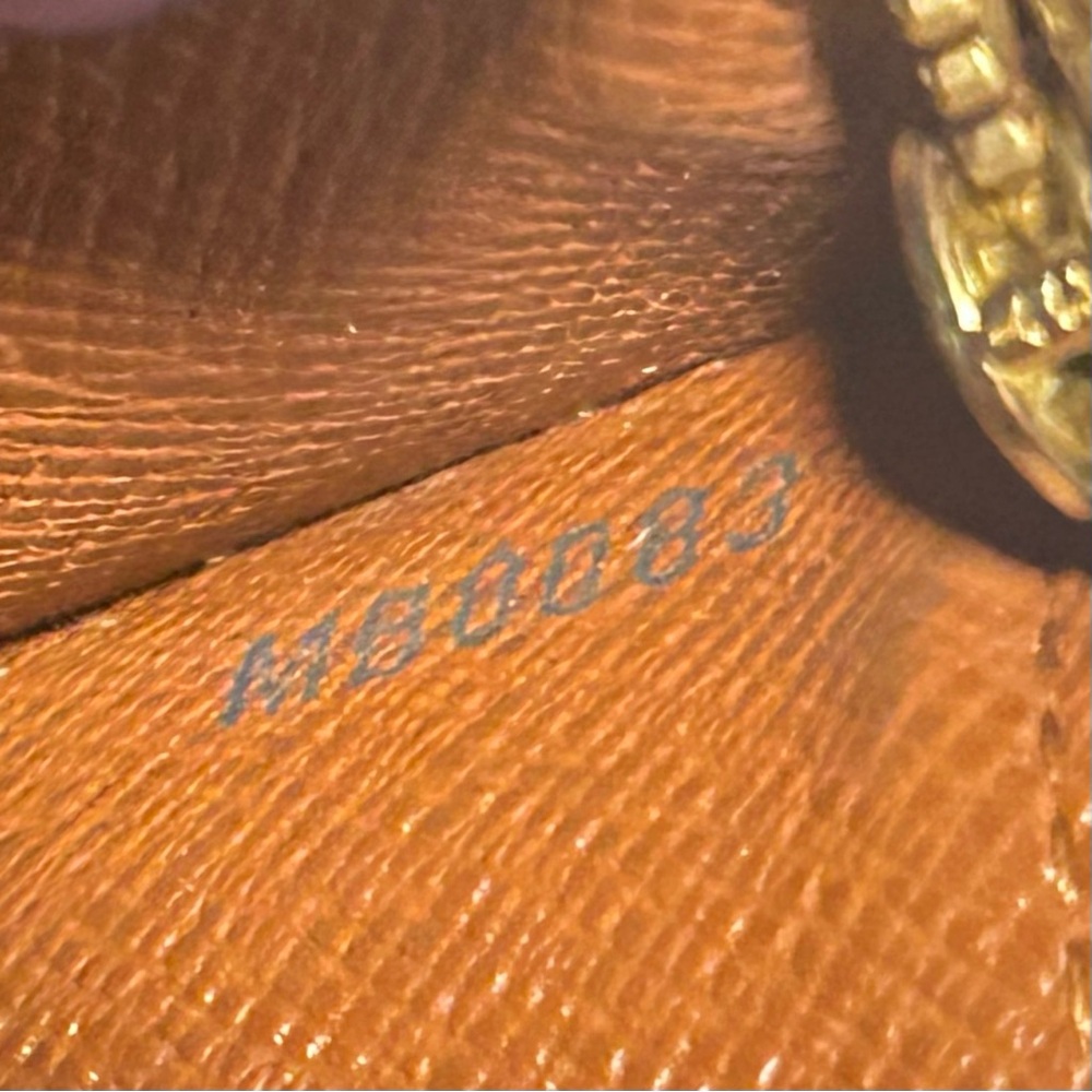 Louis Vuitton Sarah Wallet - Picture 8 of 11
